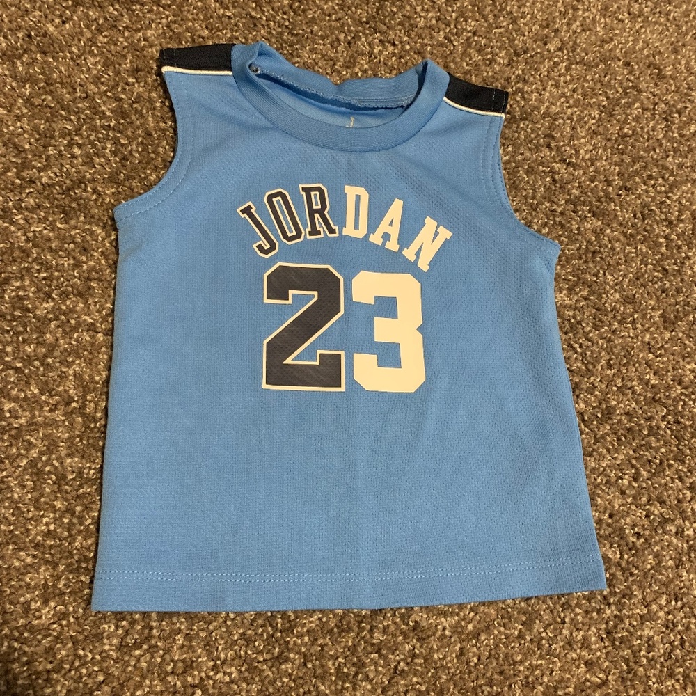 KIDS JORDAN JERESY SIZE 18M